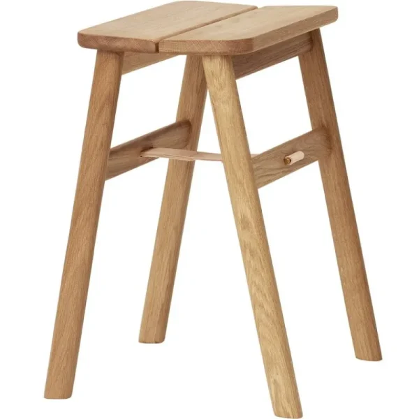 Form & Refine Sitzgelegenheiten-Form & Refine Angle faltbarer Hocker, weiß geölte Eiche