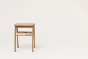 Form & Refine Sitzgelegenheiten-Form & Refine Angle faltbarer Hocker, weiß geölte Eiche