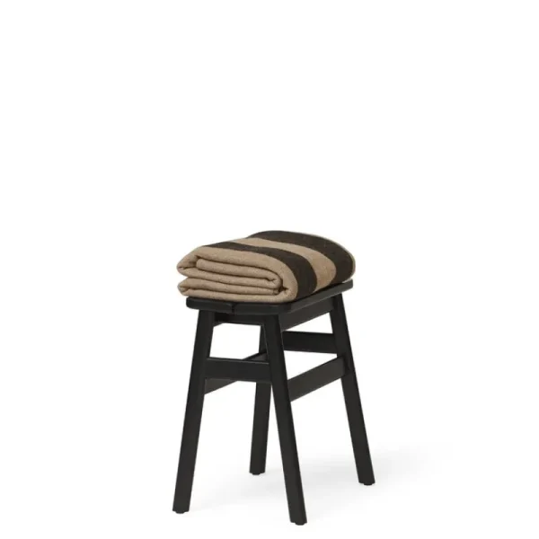 Artek Sitzgelegenheiten-Form & Refine Angle Standardhocker, 45 cm, Buche schwarz gebeizt
