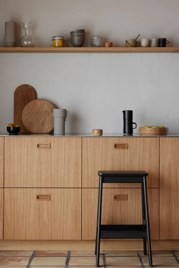 Artek Sitzgelegenheiten-Form & Refine Angle Standardhocker, 45 cm, Buche schwarz gebeizt