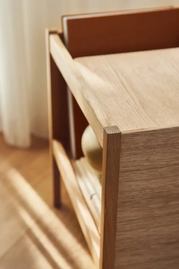 Artek Tische-Form & Refine Journal Beistelltisch, Eiche geölt
