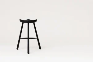 Warm Nordic Sitzgelegenheiten-Form & Refine Shoemaker Chair No. 68 Barhocker, Buche schwarz