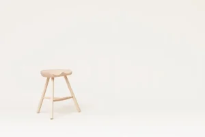 Form & Refine Sitzgelegenheiten-Form & Refine Shoemaker Chair No. 49 Hocker, Buche