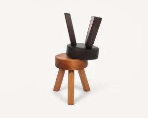 Muuto Sitzgelegenheiten-Frama AML Hocker, Kiefer dunkel