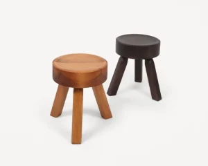 Muuto Sitzgelegenheiten-Frama AML Hocker, Kiefer dunkel