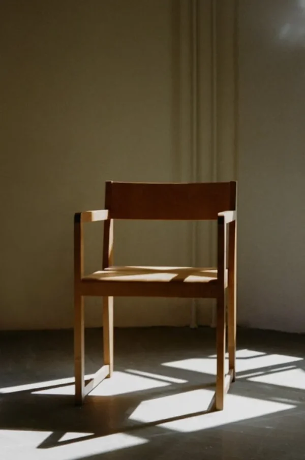 &Tradition Sitzgelegenheiten-Frama Armrest Chair 01, warm braune Birke