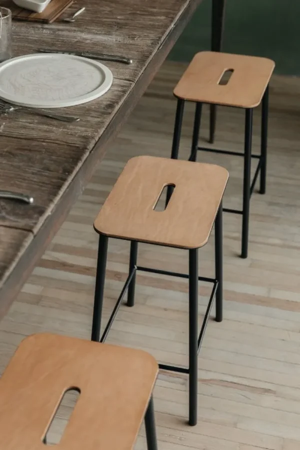 Nychair X Sitzgelegenheiten-Frama Hocker Adam, 65 cm, Naturleder – mattschwarz