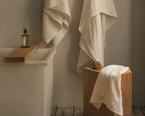 Frama Badezimmertextilien^Light Towel Badelaken, Knochenweiß