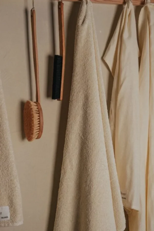 Frama Badezimmertextilien^Light Towel Badelaken, Knochenweiß