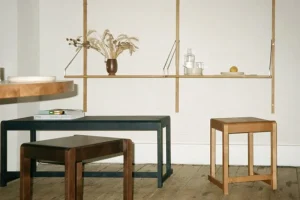 Artek Sitzgelegenheiten-Frama Low Stool 01, warmes braunes Holz