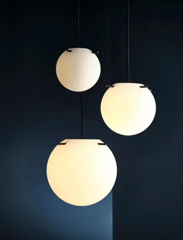 GUBI Deckenleuchten-Frandsen Koi Pendelleuchte, 25 cm, opalweiß - schwarz