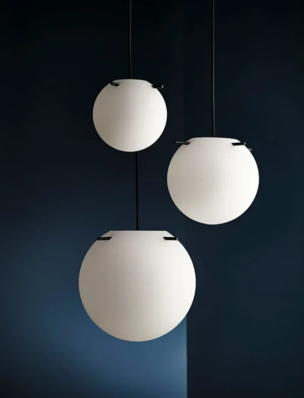 GUBI Deckenleuchten-Frandsen Koi Pendelleuchte, 25 cm, opalweiß - schwarz
