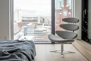 Fredericia Sitzgelegenheiten-Corona Stuhl, Chrom gebürstet - Gabriel Capture 4101