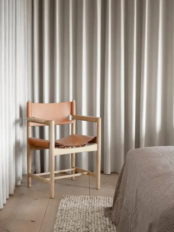 Normann Copenhagen Sitzgelegenheiten-Fredericia The Spanish Dining Chair mit Armlehnen, cognacfarbenes Leder