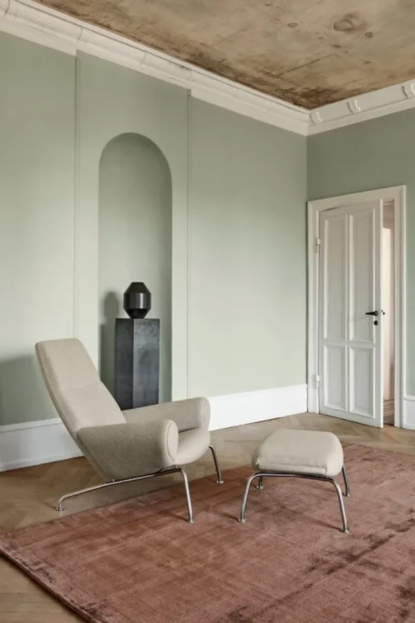 Fredericia Sitzgelegenheiten-Wegner Queen Loungesessel, Chrom gebürstet - Hellbeige