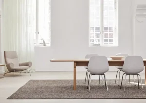 Fredericia Sitzgelegenheiten-Wegner Queen Loungesessel, Chrom gebürstet - Hellbeige