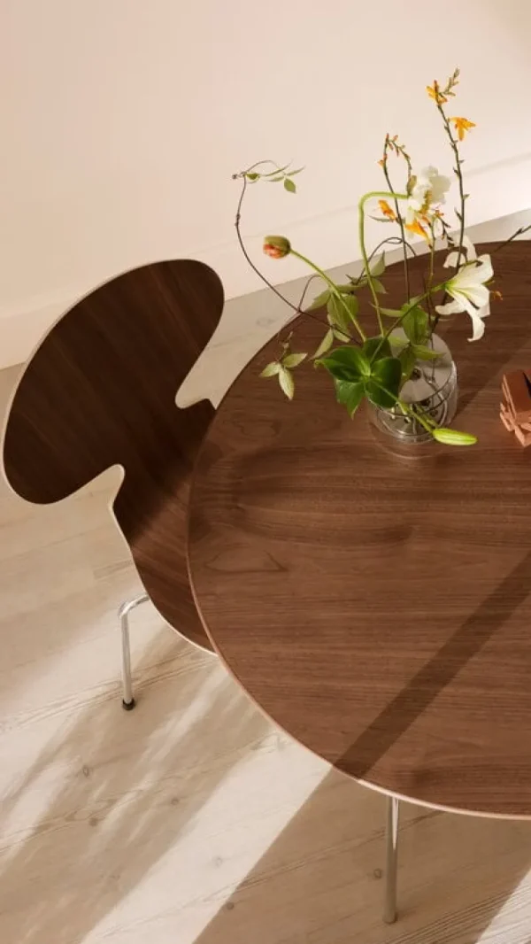 Fritz Hansen Sitzgelegenheiten-Ant Stuhl 3100, 3 Beine, Nussbaum klarlackiert – Chrom