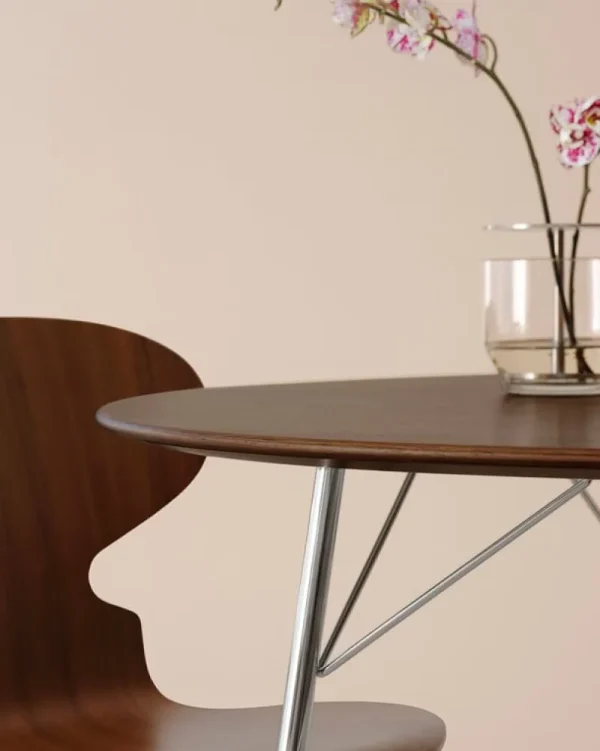 Fritz Hansen Sitzgelegenheiten-Ant Stuhl 3100, 3 Beine, Nussbaum klarlackiert – Chrom