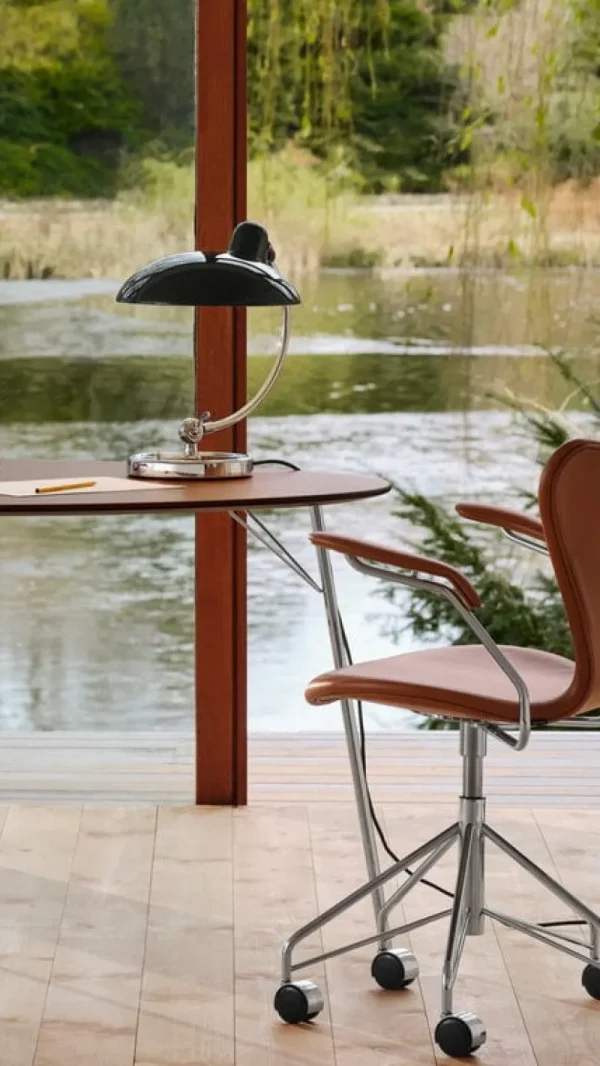 Woud Tische-Fritz Hansen Egg-Tisch, 115 x 84 cm, Chrom – Nussbaum