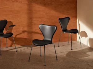 Fritz Hansen Sitzgelegenheiten-Series 7 3107 Stuhl, Chrom - schw. Esche - schw. Essential Leder