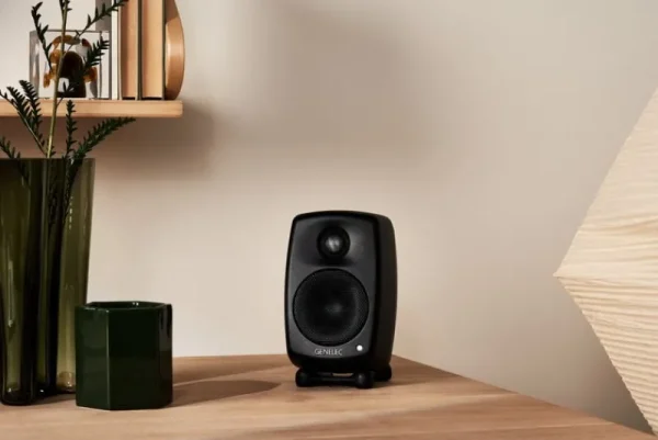 Genelec Unterhaltungselektronik^F One (B) Aktiv-Subwoofer, schwarz