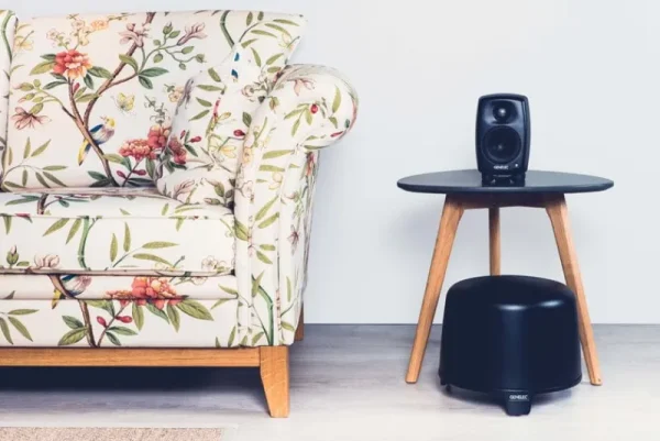 Genelec Unterhaltungselektronik^F One (B) Aktiv-Subwoofer, schwarz