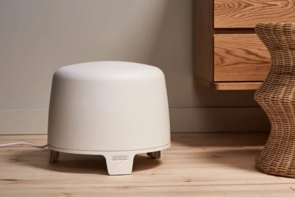 Genelec Unterhaltungselektronik^F Two (B) Aktiv-Subwoofer, weiß