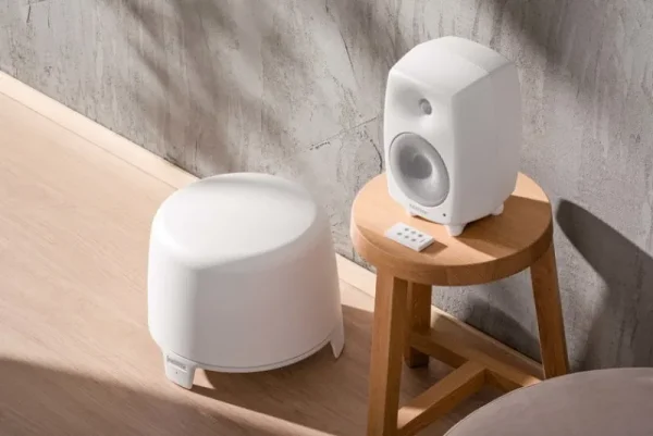 Genelec Unterhaltungselektronik^F Two (B) Aktiv-Subwoofer, weiß