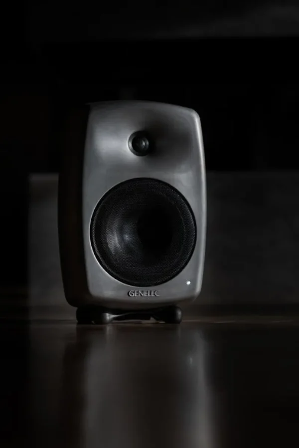 Genelec Unterhaltungselektronik^G Four Aktivlautsprecher, RAW Aluminium