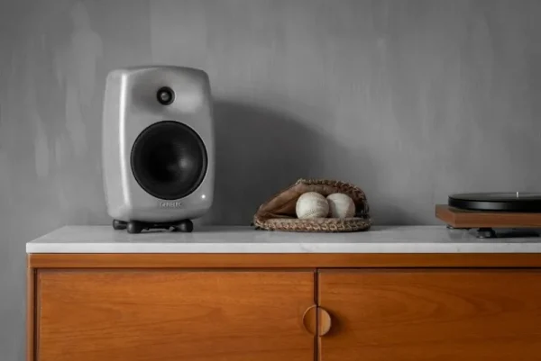 Genelec Unterhaltungselektronik^G Three (B) Aktivlautsprecher, RAW Aluminium