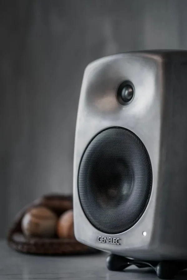 Genelec Unterhaltungselektronik^G Three (B) Aktivlautsprecher, RAW Aluminium