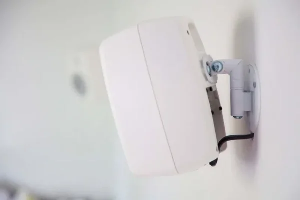 Genelec Unterhaltungselektronik^Wandhalterung für G Two/G Three Lautsprecher, weiß