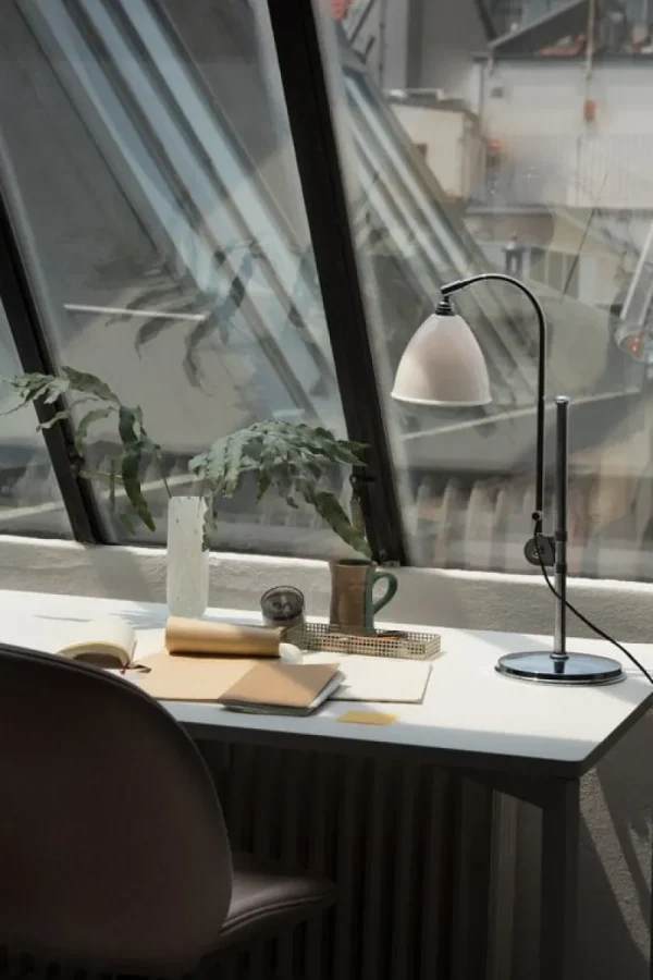 Normann Copenhagen Tischlampen-GUBI Bestlite BL1 Tischleuchte, schwarzes Messing - klassisch weiß