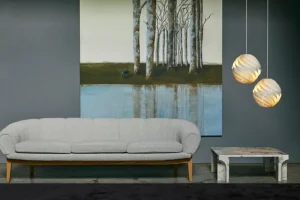 New Works Tische-GUBI Doric Couchtisch, 80 x 80 cm, lichtgrauer Kalkstein