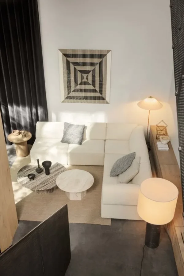 GUBI Tische-Epic Couchtisch, rund, 80 cm, weißer Travertin