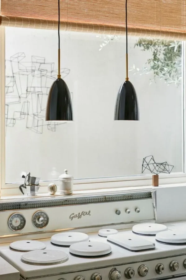 Secto Design Deckenleuchten-GUBI Gräshoppa Pendelleuchte, glänzendes Schwarz