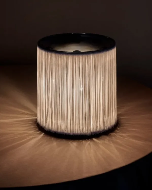 GUBI Tischlampen-Model 597 Tischleuchte, poliertes Aluminium - cremeweiße Fransen