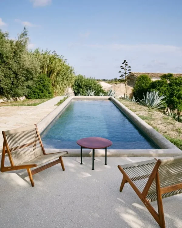 GUBI Terrassenmöbel | Sitzgelegenheiten^MR01 Initial Outdoor-Loungesessel, Iroko geölt