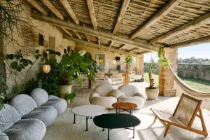 GUBI Terrassenmöbel | Sitzgelegenheiten^MR01 Initial Outdoor-Loungesessel, Iroko geölt