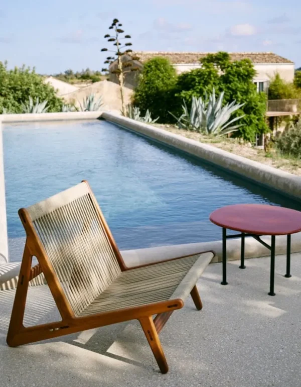 GUBI Terrassenmöbel | Sitzgelegenheiten^MR01 Initial Outdoor-Loungesessel, Iroko geölt