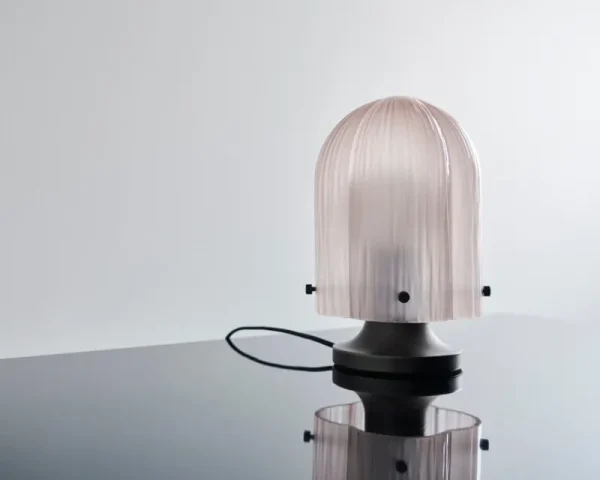 GUBI Tischlampen-Seine Tischleuchte, Antikmessing - Korallenrosa