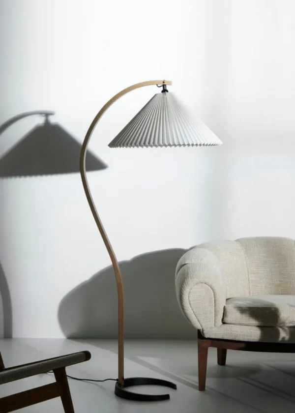 Louis Poulsen Stehleuchten-GUBI Timberline Stehlampe, Eiche - Birke - weißes Canvas