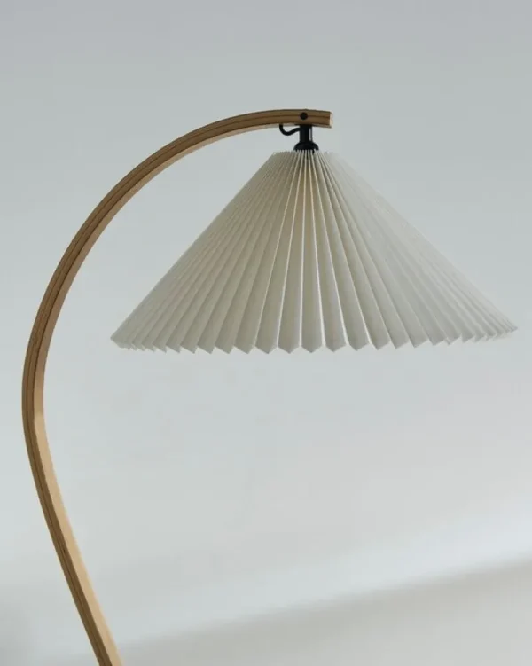 Louis Poulsen Stehleuchten-GUBI Timberline Stehlampe, Eiche - Birke - weißes Canvas