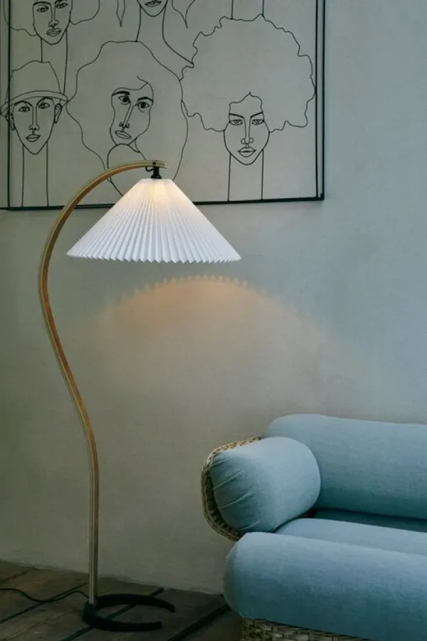 Louis Poulsen Stehleuchten-GUBI Timberline Stehlampe, Eiche - Birke - weißes Canvas