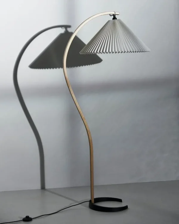 Louis Poulsen Stehleuchten-GUBI Timberline Stehlampe, Eiche - Birke - weißes Canvas