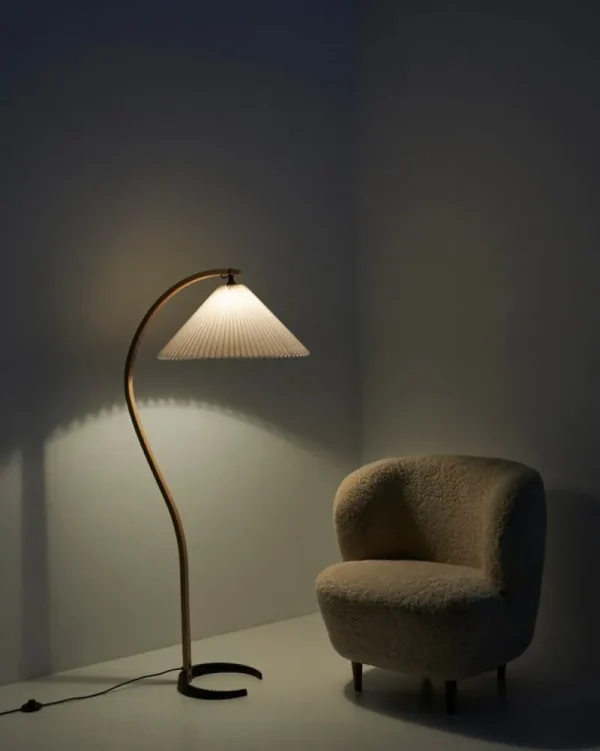 Louis Poulsen Stehleuchten-GUBI Timberline Stehlampe, Eiche - Birke - weißes Canvas