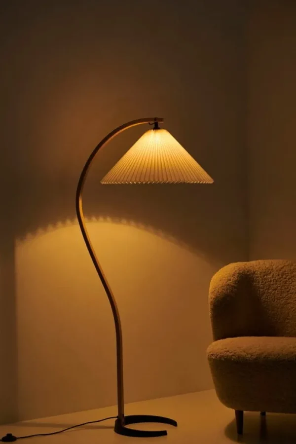Louis Poulsen Stehleuchten-GUBI Timberline Stehlampe, Eiche - Birke - weißes Canvas