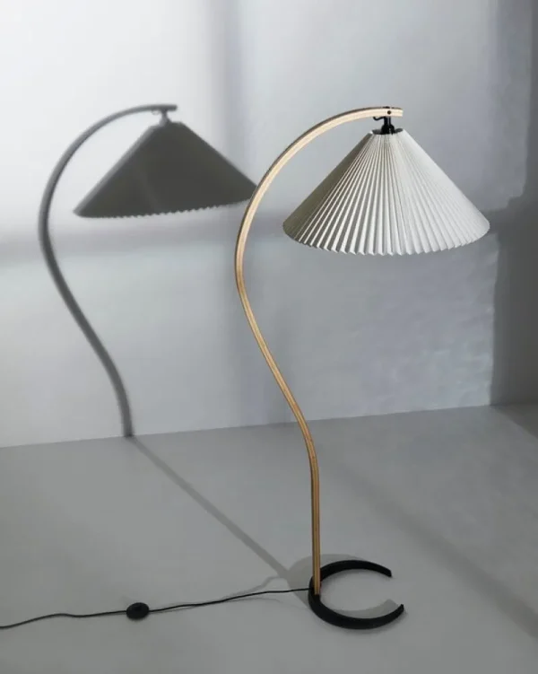 Louis Poulsen Stehleuchten-GUBI Timberline Stehlampe, Eiche - Birke - weißes Canvas