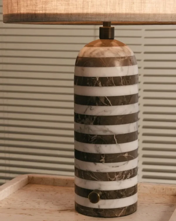 New Works Tischlampen-GUBI Tischleuchte Gravity Upcycled-Marble Edition, klein, grau/weiß - Leinwand