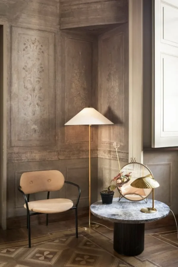 Flos Tischlampen-GUBI Tischleuchte Tynell 5321, Messing - Rattan